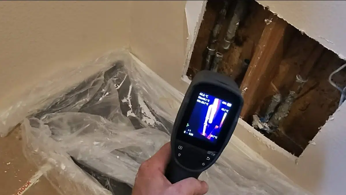 Thermal imaging camera used for leak detection for slab leak signs central homes in Stanton